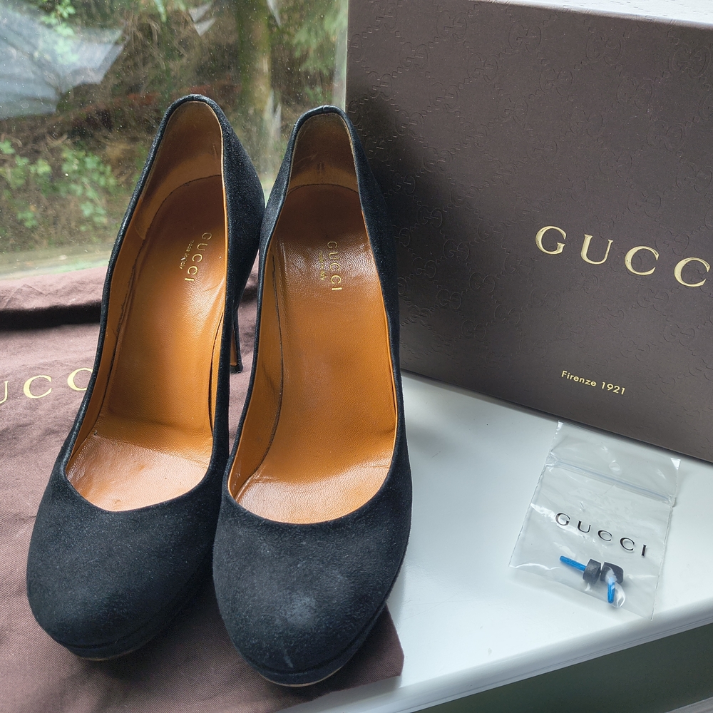Gucci Women's Black Suede Pumps